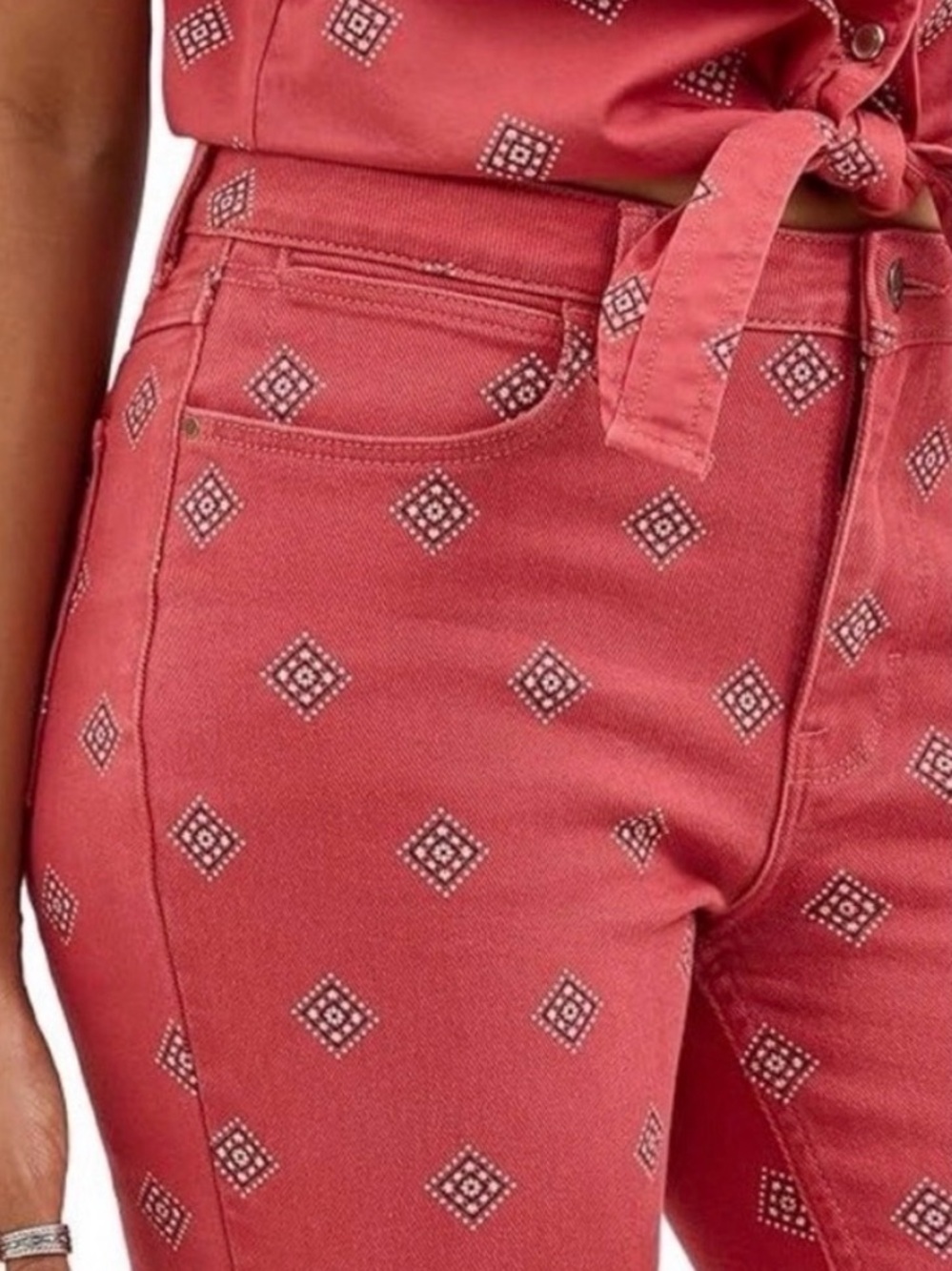 Wrangler Women’s Red Bandana Print High Rise Bold Boot Jeans Size 2|26X30 - Picture 3 of 7